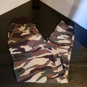 $5/20 Army print joggers
